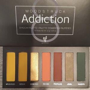 Younique Moodstruck Addiction Eyeshadow Palette 8 - Vibrant Hues